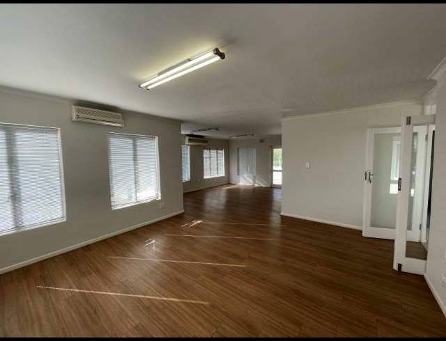 433M² BUILDING TO LET IN VREDEHOEK